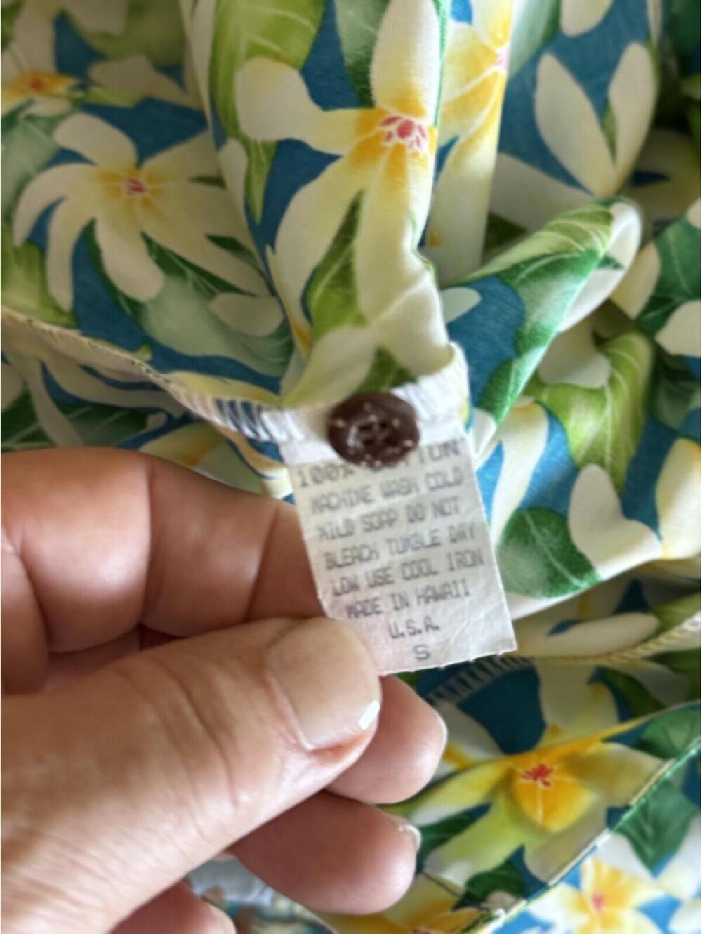 Trader Joe's x Hilo Hattie Hawaiian Shirt Women's S Blue Plumeria Floral Cotton - Picture 5 of 5